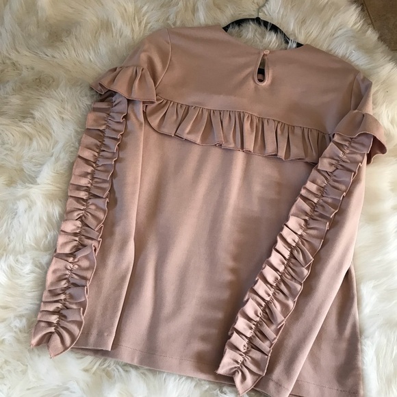 Beautiful ruffle top‼️ - Picture 5 of 7